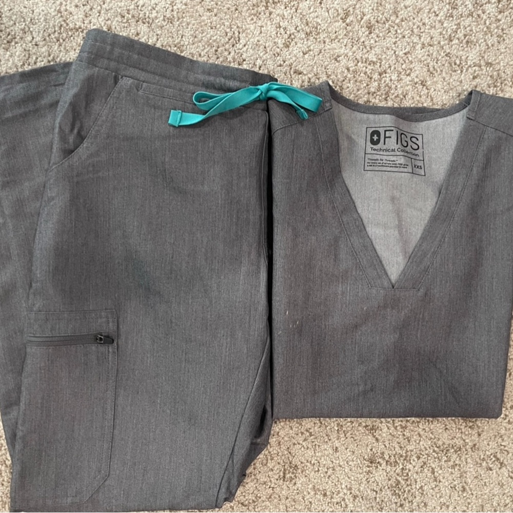 FIGS Scrubs - Graphite